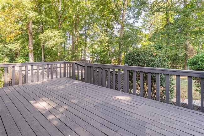 Building Photo - 736 Singley Dr