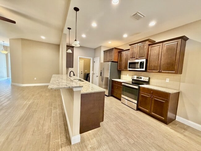 Building Photo - 131 Fetting Ave