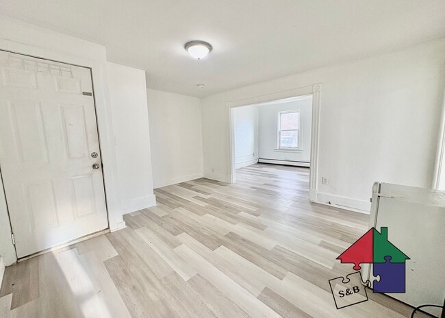 Building Photo - 94 Malletts Bay Ave