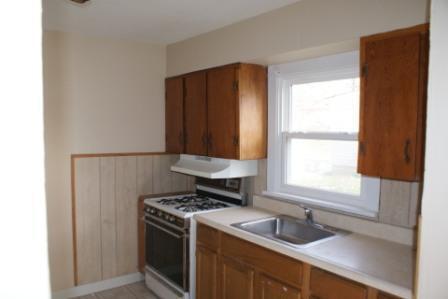Building Photo - 3 Bedroom in Hazelwood with hardwood floors