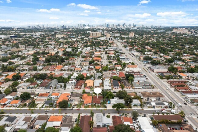 Building Photo - 37 NW 49th Ave