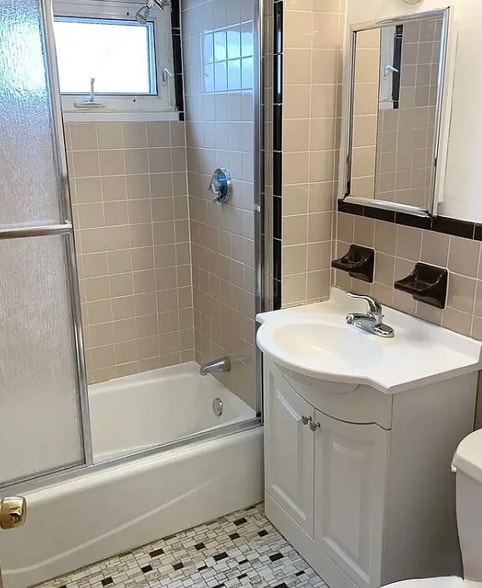 Building Photo - 27 South Crescent Circuit