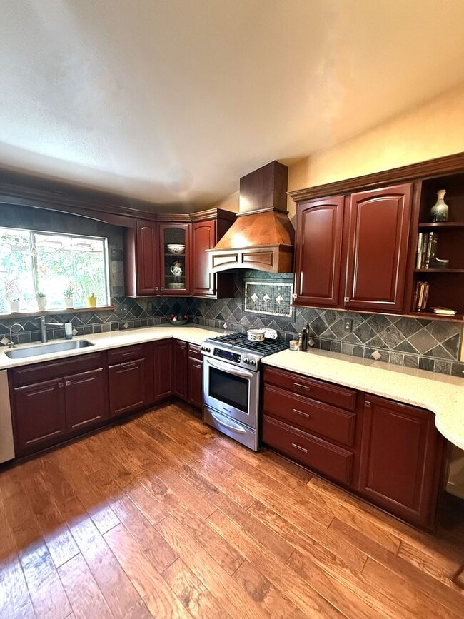 Building Photo - Gorgeous single story 3 bedroom home