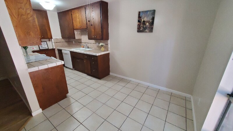 Building Photo - 2213 Voorhees Ave