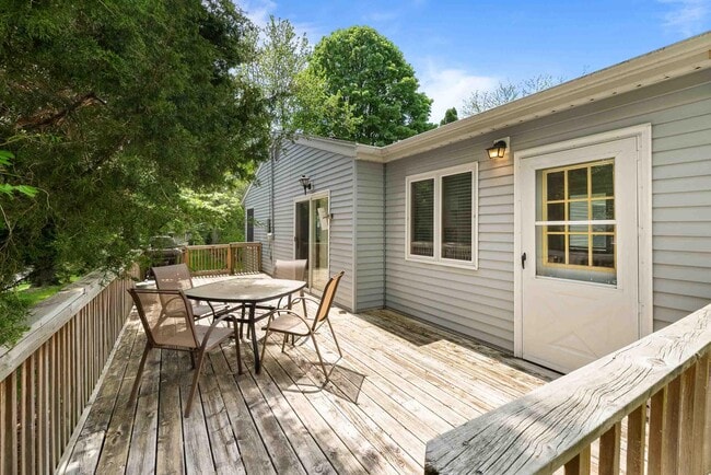 Building Photo - 438 Sylvan Dr