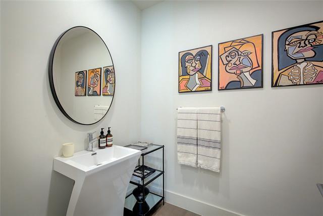 Building Photo - 3923 Cole Ave