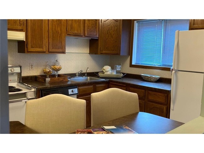 Building Photo - 350 Ford Rd