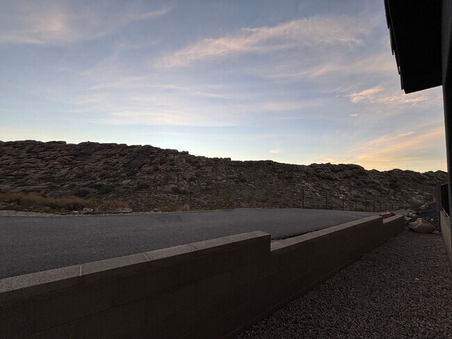 Building Photo - SINGLE LEVEL TOWNHOME FOR RENT!