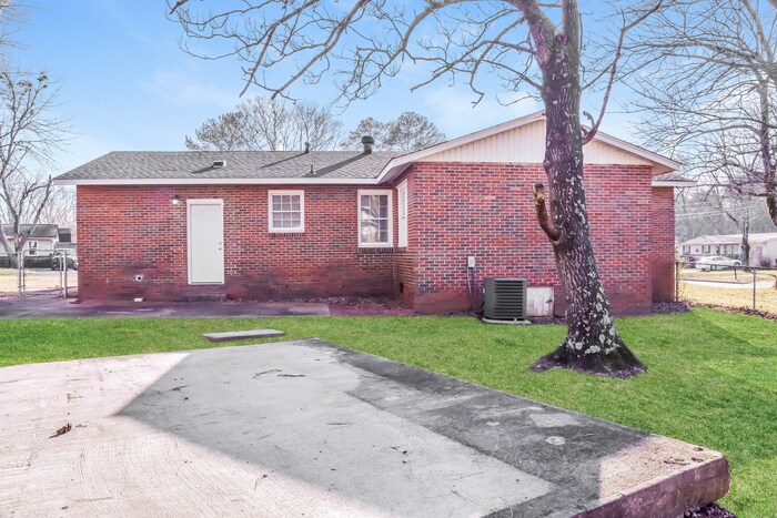 Building Photo - 612 Glasgow Rd NW