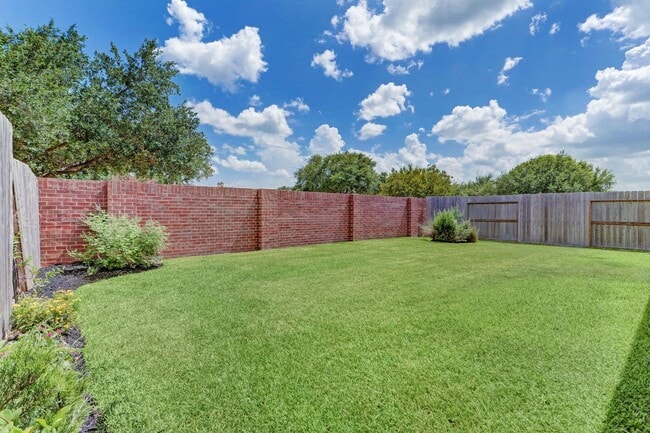 Building Photo - 8126 Silverspot Ln