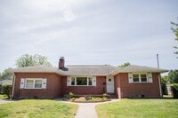 Building Photo - 323 Shoreline Dr