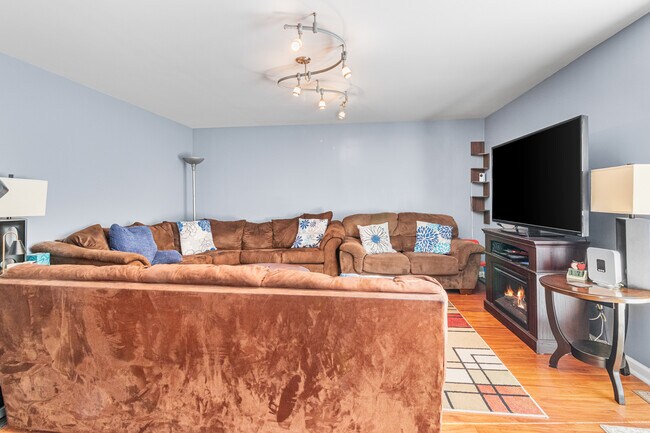 Building Photo - 379 Stone Pl