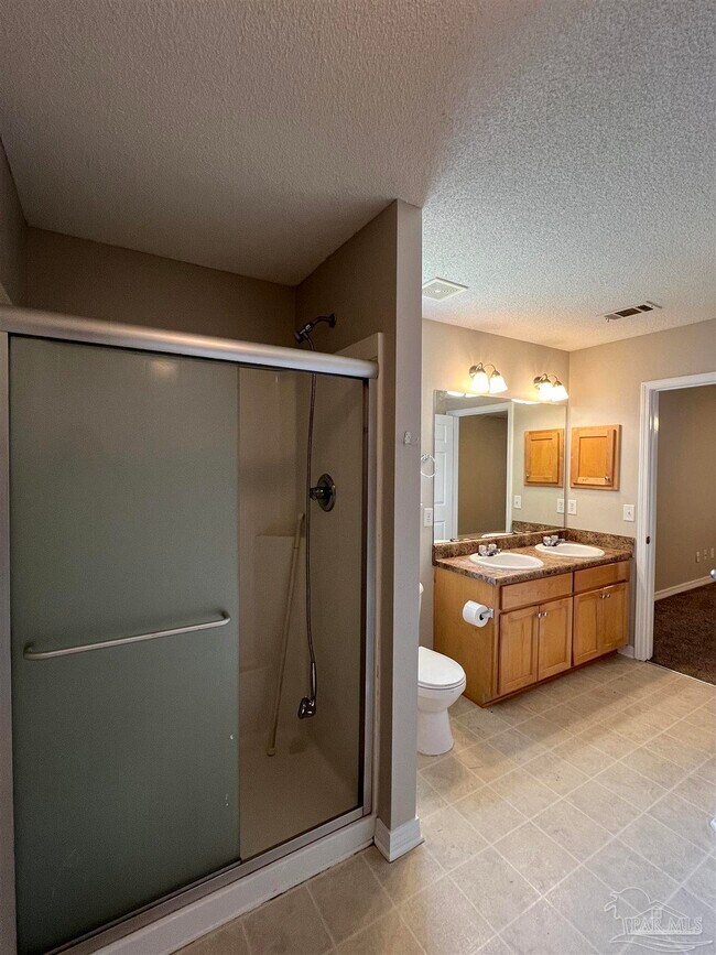 Building Photo - 10440 Millbrook Dr