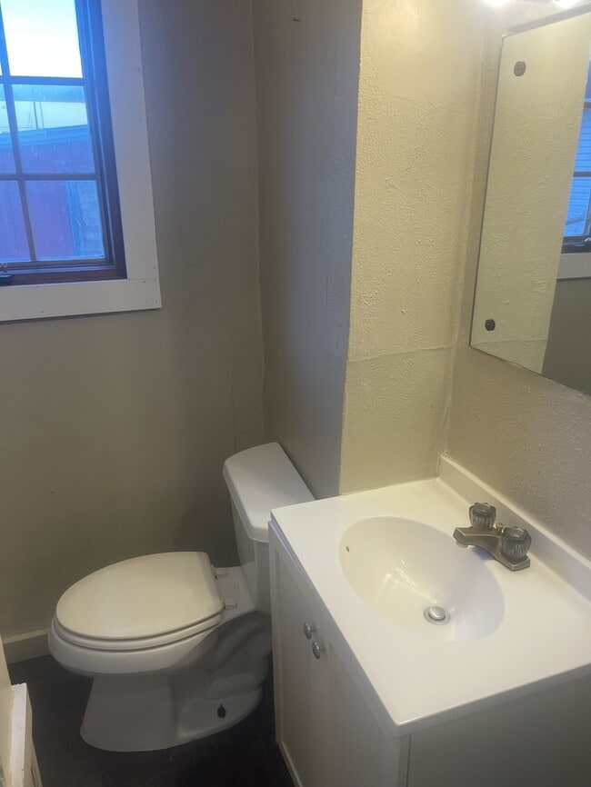 Building Photo - 1612 8th Ave