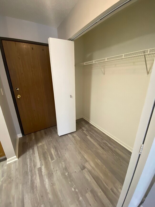 Building Photo - 395