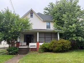 Building Photo - Updated 3-4 Bedroom House
