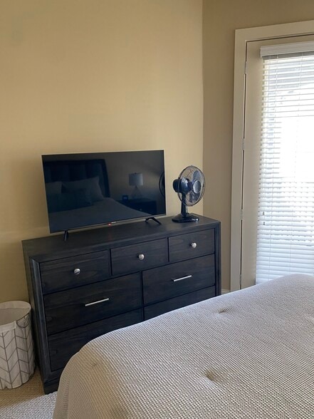 Building Photo - 445 W Blount Ave