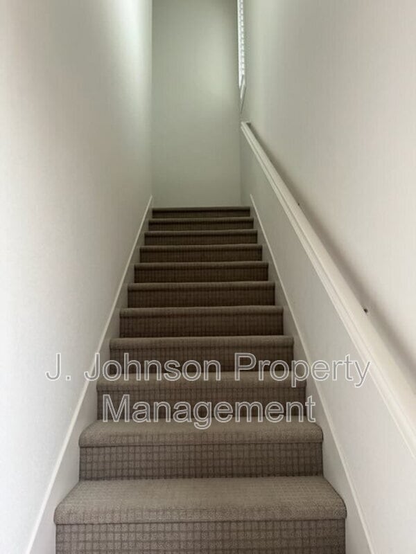 Building Photo - 262 E Natasha Ave