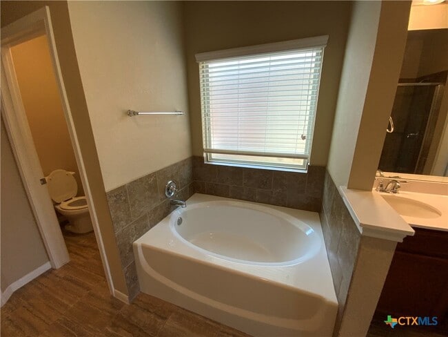 Building Photo - 707 Dunford Dr