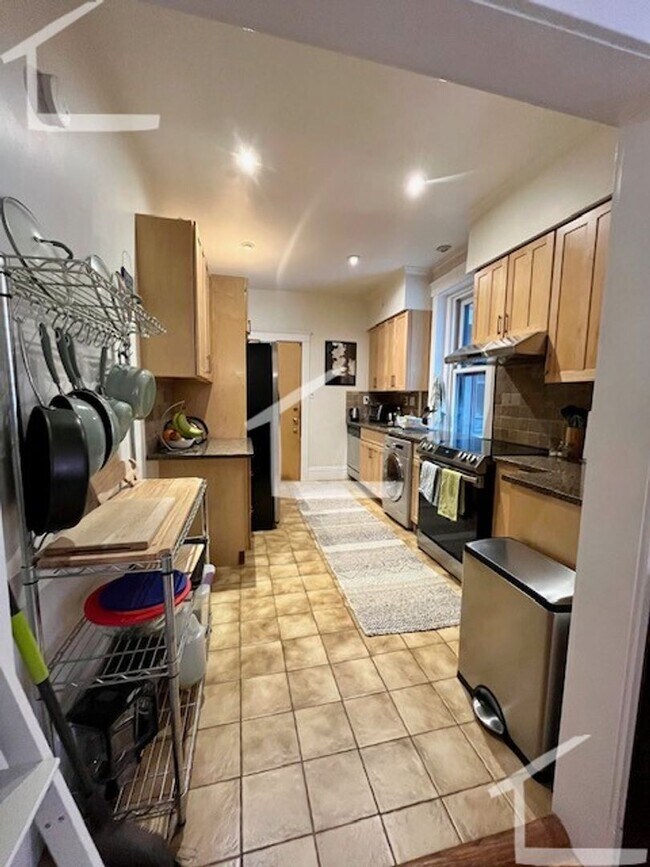 Building Photo - Nice 2 bed with office