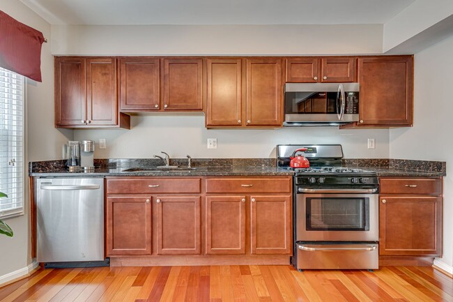 Building Photo - Charming 3 Bedroom Home in Prime Clinton L...