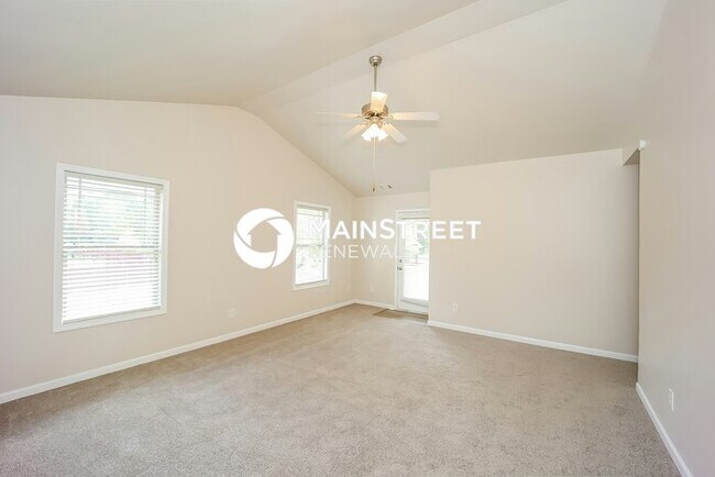Building Photo - 4 Bedroom Pet-Friendly Home in Fairburn, G...