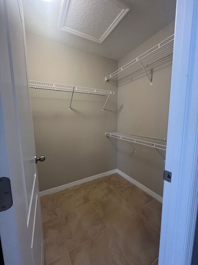 Building Photo - Newer Home with Fenced in Yard!!