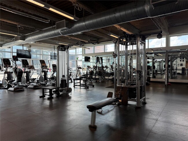 Building Photo - 150 E Robinson St