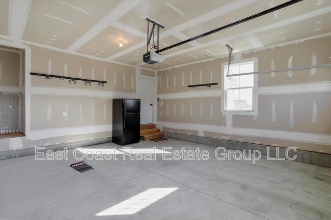 Building Photo - 632 Perspective Pl