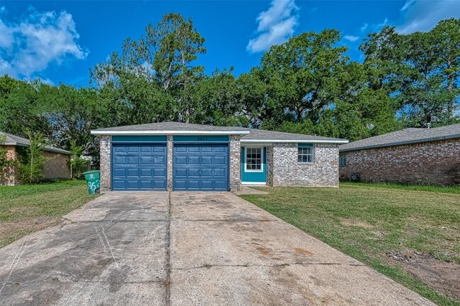 Building Photo - 8623 Valley Forest Dr