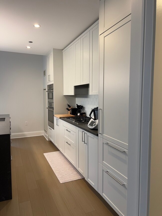 Building Photo - 514 N Peshtigo Ct