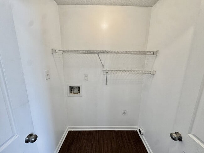 Building Photo - 6416 Valley Oak Dr