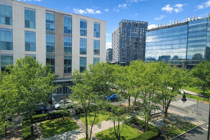 Building Photo - 2 Earhart St