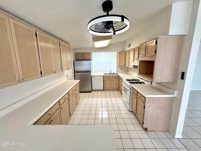 Building Photo - 9928 Acer Ave
