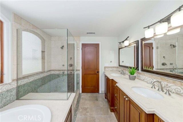 Building Photo - 2816 Manhattan Ave