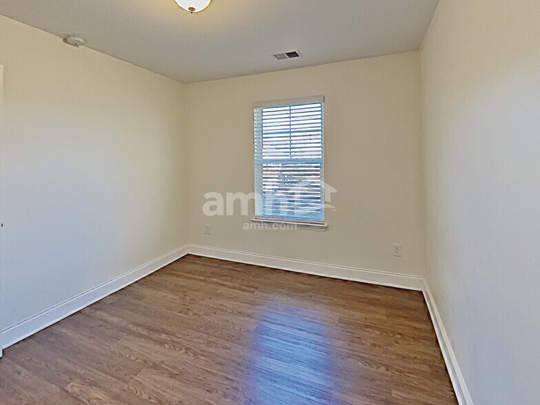 Building Photo - 121 Haeven Trail