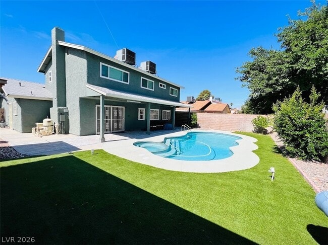 Building Photo - 5688 Maceta Ave