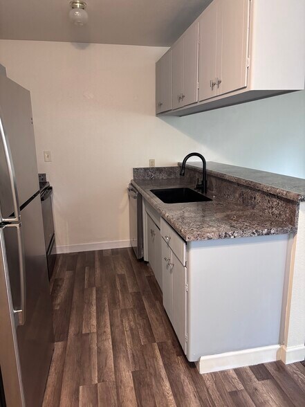 Building Photo - 139 W Lassen Ave