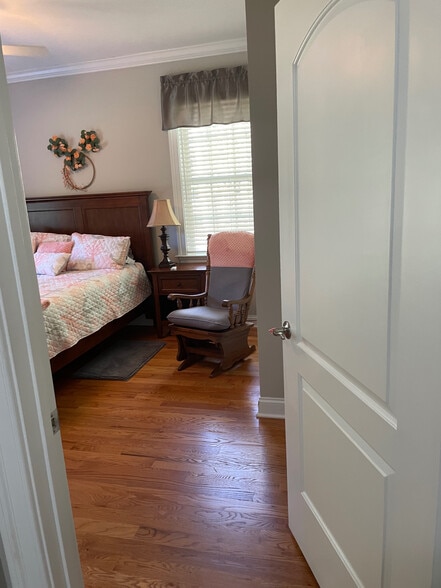 Building Photo - Room in House on Ray Rd