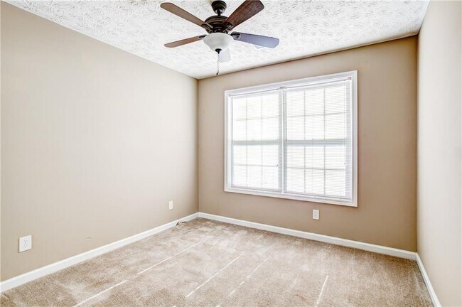 Building Photo - 709 Bedford Ct