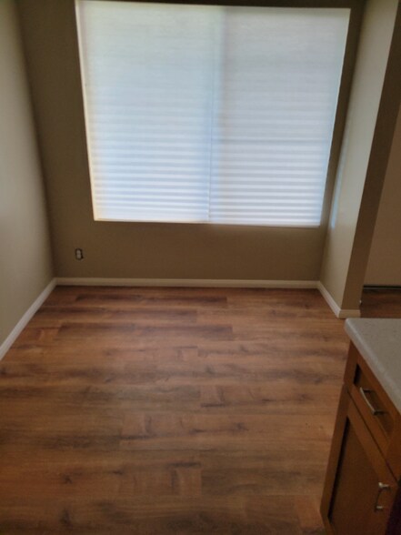 Building Photo - 4075 Oakwood Ave