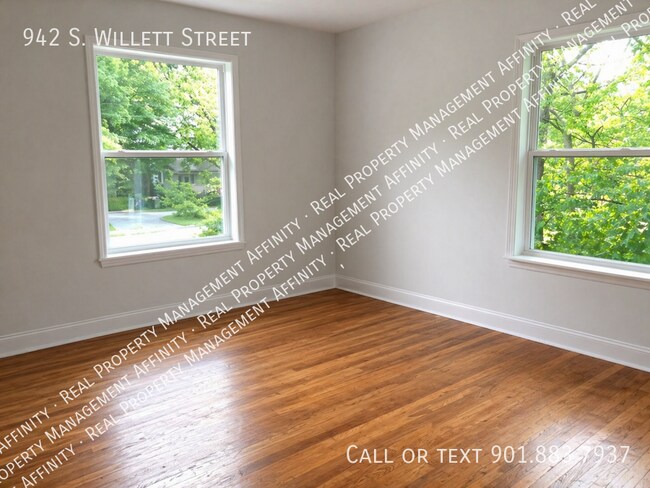 Building Photo - 942 S Willett St