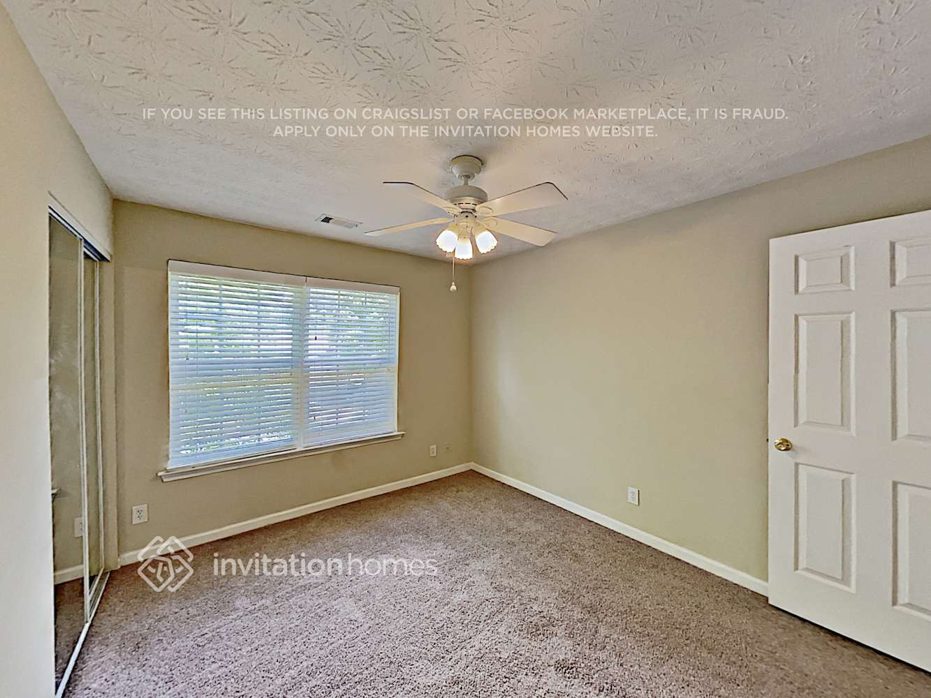 Building Photo - 573 W Oaks Dr