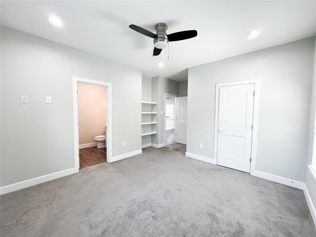 Building Photo - 144 W 5th St