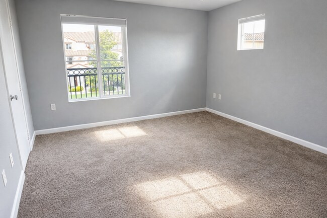 Building Photo - 2150 Caminito Leonzio