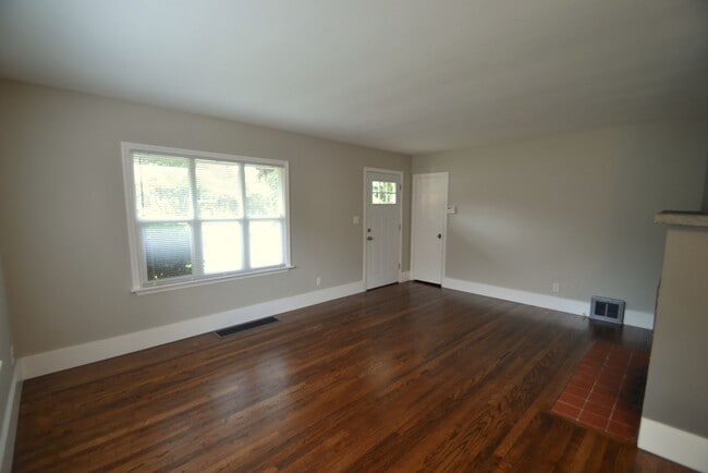 Building Photo - 3bd/2ba Seattle Home