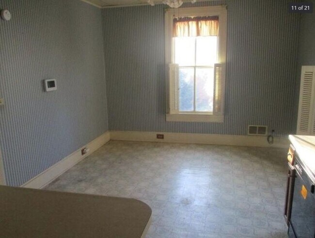 Building Photo - 306 E Cypress St