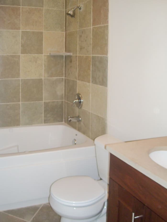 Building Photo - 2334 N Greenview Ave