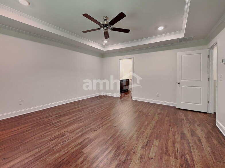 Building Photo - 636 Rivermist Dr
