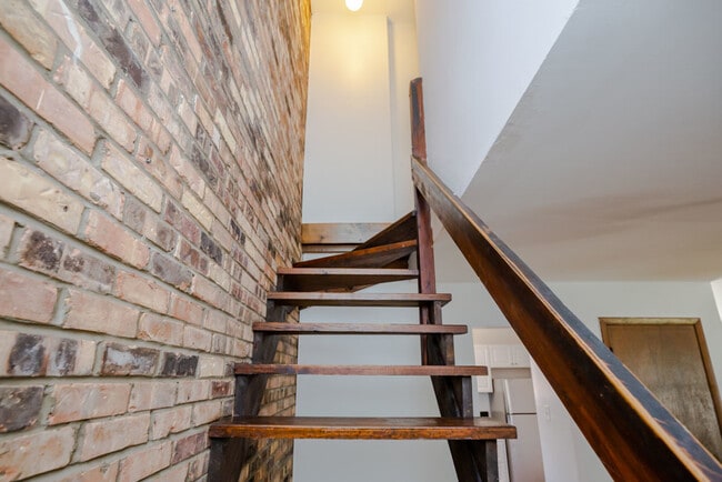 Building Photo - 1255 W Belden Ave